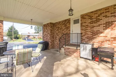 Exterior - 7707 Huron Dr, Gainesville, VA 20155 photo 6 of 12