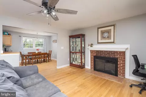 Living - 7707 Huron Dr, Gainesville, VA 20155 photo 3 of 4