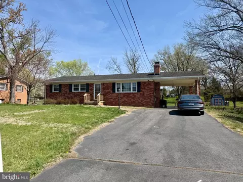 7707 Huron Dr, Gainesville, VA 20155