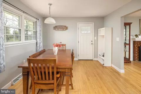 Entry Way - 7707 Huron Dr, Gainesville, VA 20155 photo 3 of 4