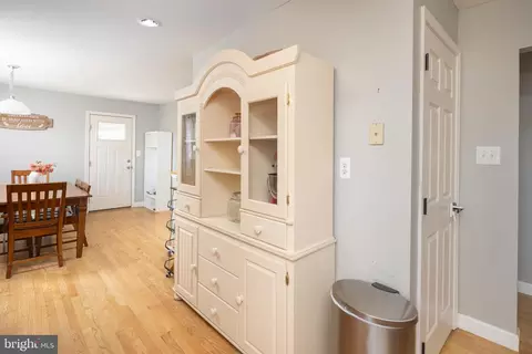 Entry Way - 7707 Huron Dr, Gainesville, VA 20155 photo 2 of 4