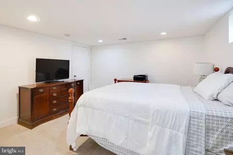 Bedroom - 7707 Huron Dr, Gainesville, VA 20155 photo 5 of 5