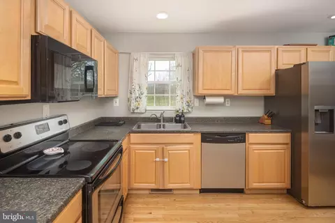 Kitchen - 7707 Huron Dr, Gainesville, VA 20155 photo 2 of 2