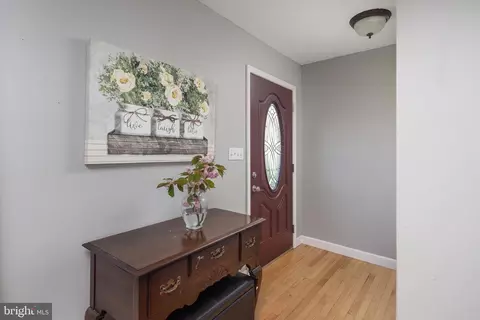 Entry Way - 7707 Huron Dr, Gainesville, VA 20155 photo 1 of 4
