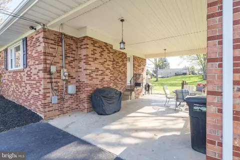 Exterior - 7707 Huron Dr, Gainesville, VA 20155 photo 5 of 12
