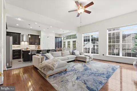 16216 Radburn St, Woodbridge, VA 22191