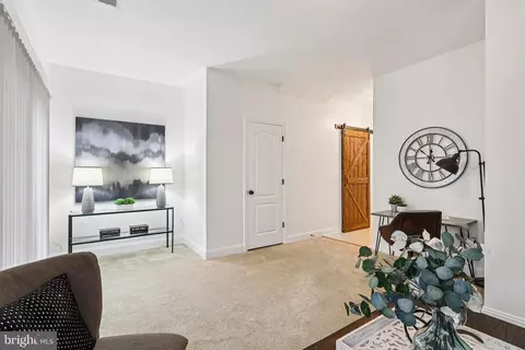 Entry Way - 4505 Potomac Highlands Cir, Triangle, VA 22172 photo 4 of 8