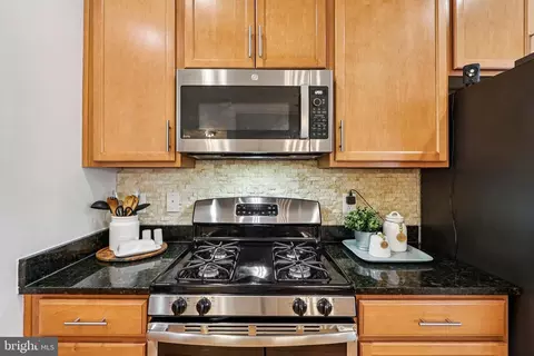 Kitchen - 4505 Potomac Highlands Cir, Triangle, VA 22172 photo 10 of 11