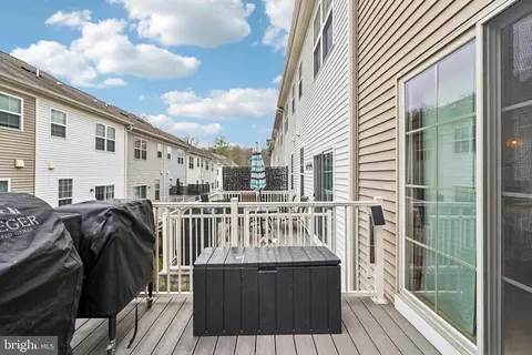 Exterior - 4505 Potomac Highlands Cir, Triangle, VA 22172 photo 5 of 11