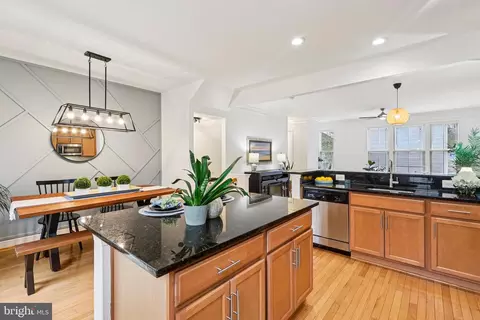 Kitchen - 4505 Potomac Highlands Cir, Triangle, VA 22172 photo 8 of 11