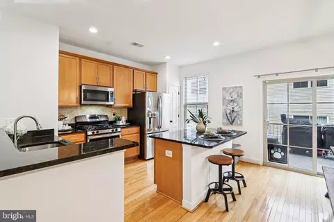 Kitchen - 4505 Potomac Highlands Cir, Triangle, VA 22172 photo 2 of 11
