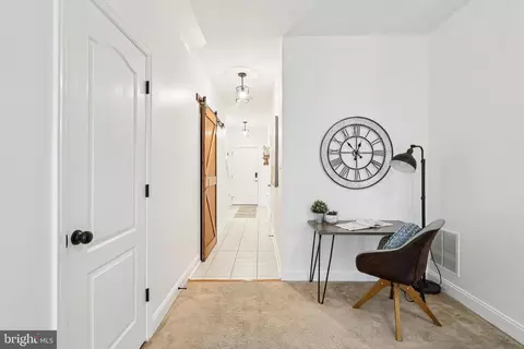 Entry Way - 4505 Potomac Highlands Cir, Triangle, VA 22172 photo 3 of 8