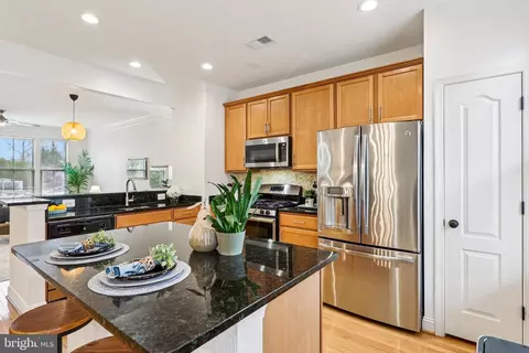 Kitchen - 4505 Potomac Highlands Cir, Triangle, VA 22172 photo 6 of 11