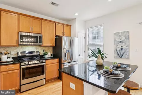 Kitchen - 4505 Potomac Highlands Cir, Triangle, VA 22172 photo 4 of 11