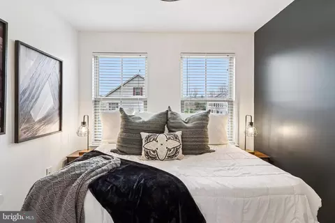 Bedroom - 4505 Potomac Highlands Cir, Triangle, VA 22172 photo 7 of 9