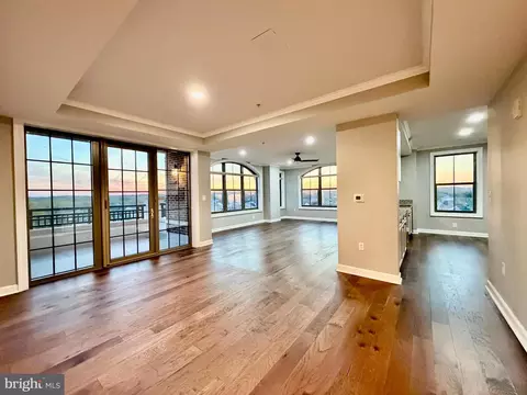 485 Harbor Side St #914, Woodbridge, VA 22191