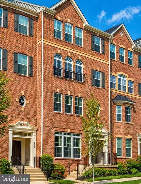15057 Leicestershire St, Woodbridge, VA 22191