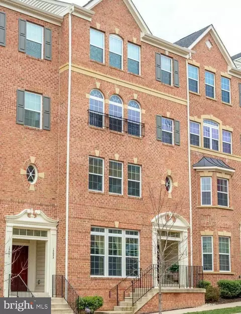 15057 Leicestershire St, Woodbridge, VA 22191