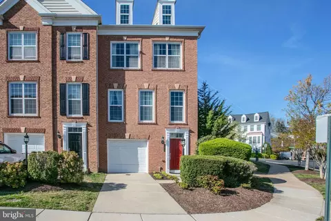 2449 Brookmoor Ln, Woodbridge, VA 22191