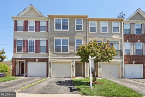 15749 John Diskin Cir #100, Woodbridge, VA 22191
