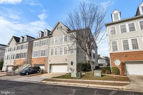 9884 Sounding Shore Ln, Bristow, VA 20136