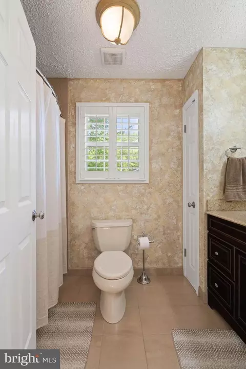 Bath - 12522 Spring Dr, Manassas, VA 20112 photo 11 of 12