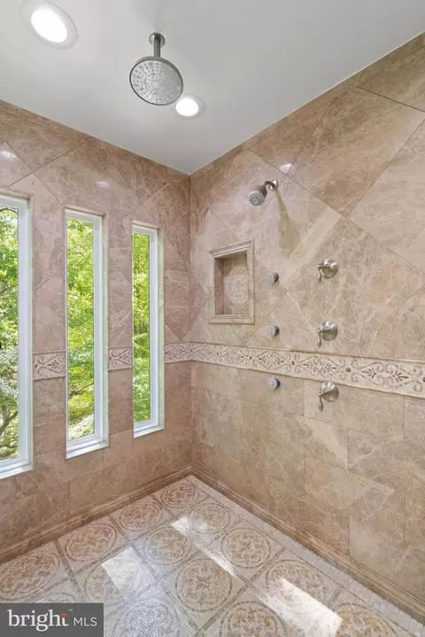 Bath - 12522 Spring Dr, Manassas, VA 20112 photo 5 of 12