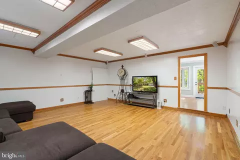 Living - 12522 Spring Dr, Manassas, VA 20112 photo 2 of 7