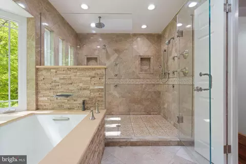 Bath - 12522 Spring Dr, Manassas, VA 20112 photo 4 of 12