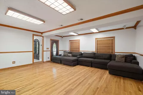 Living - 12522 Spring Dr, Manassas, VA 20112 photo 3 of 7
