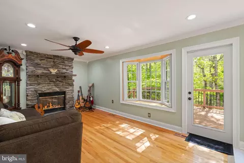 Living - 12522 Spring Dr, Manassas, VA 20112 photo 5 of 7