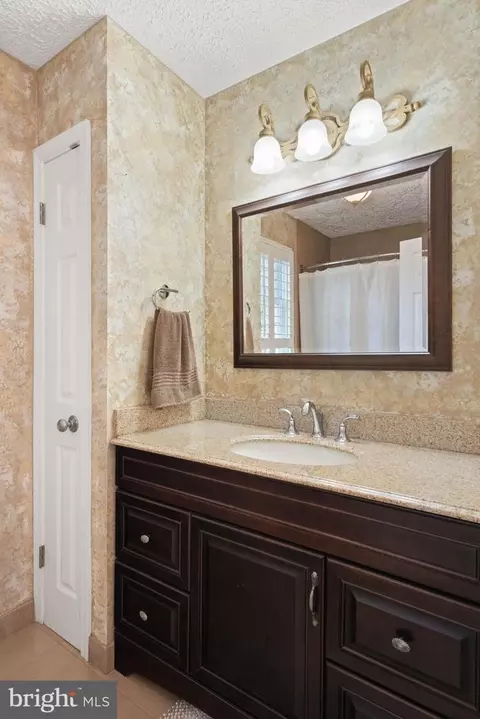 Bath - 12522 Spring Dr, Manassas, VA 20112 photo 10 of 12