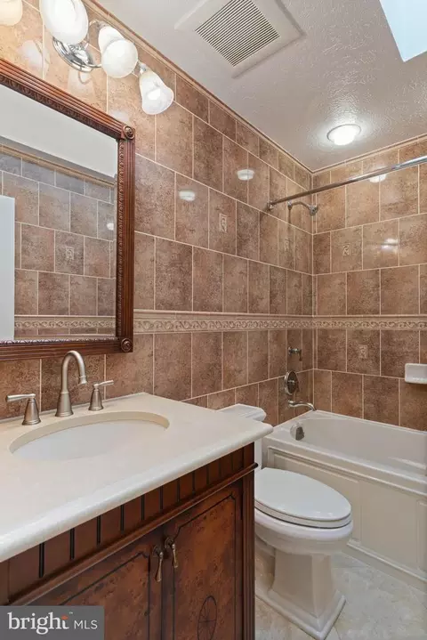 Bath - 12522 Spring Dr, Manassas, VA 20112 photo 8 of 12