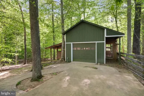 Exterior - 12522 Spring Dr, Manassas, VA 20112 photo 15 of 19
