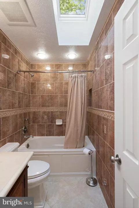 Bath - 12522 Spring Dr, Manassas, VA 20112 photo 9 of 12