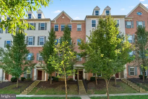 2511 Eastbourne Dr, Woodbridge, VA 22191