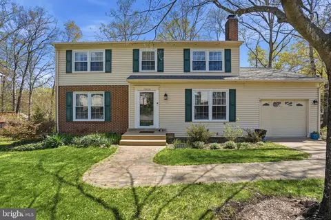 12008 Willowood Dr, Woodbridge, VA 22192
