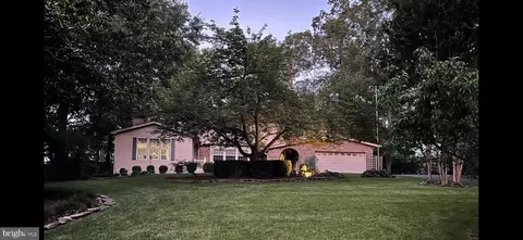 3203 Riverview Dr, Triangle, VA 22172