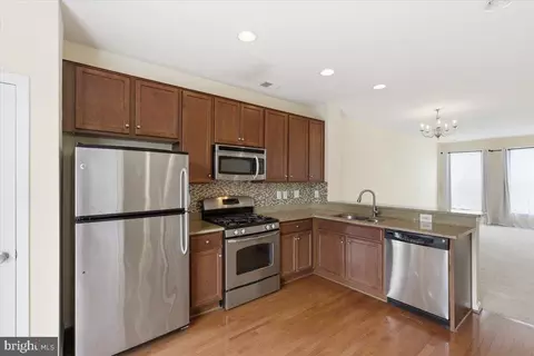 15704 John Diskin Cir, Woodbridge, VA 22191