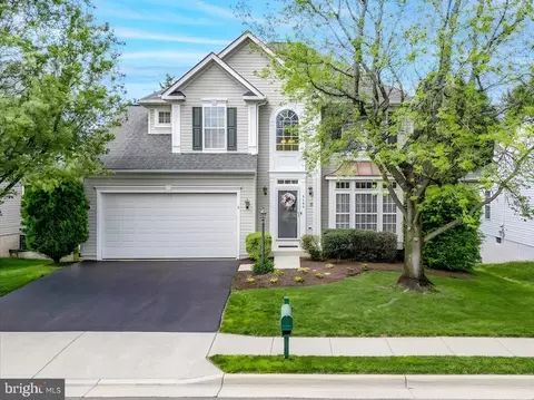 8140 Tillinghast Ln, Gainesville, VA 20155