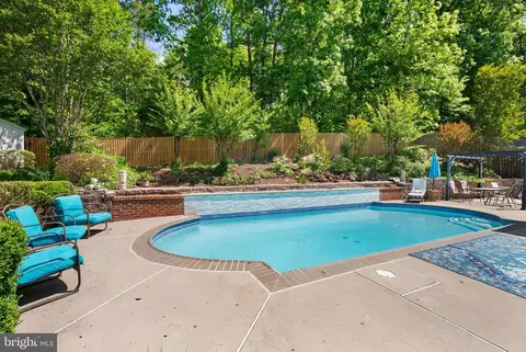 Exterior - 12328 Grimsby Ln, Bristow, VA 20136 photo 7 of 10
