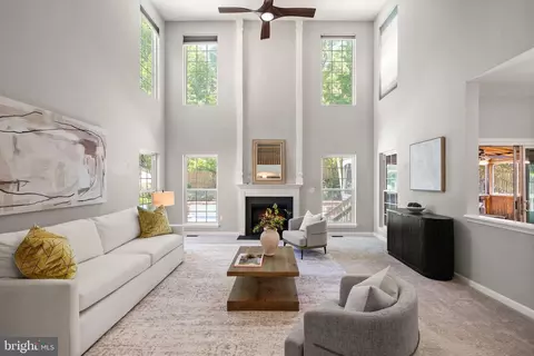Living - 12328 Grimsby Ln, Bristow, VA 20136 photo 4 of 8