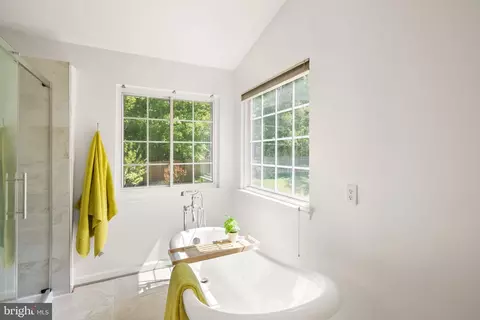 Bath - 12328 Grimsby Ln, Bristow, VA 20136 photo 5 of 6