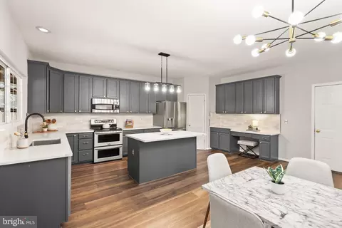 Kitchen - 12328 Grimsby Ln, Bristow, VA 20136 photo 3 of 5