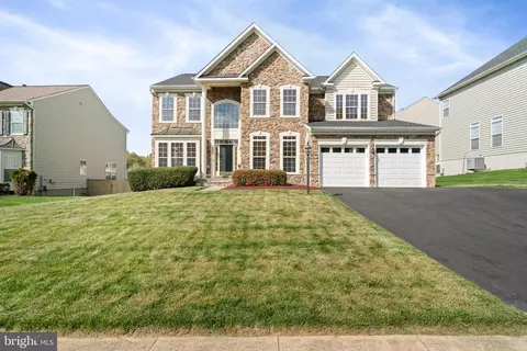 5072 Two Chimneys Ct, Woodbridge, VA 22193