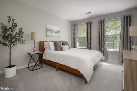 Bedroom - 7658 Bexhill Ct, Gainesville, VA 20155 photo 4 of 6