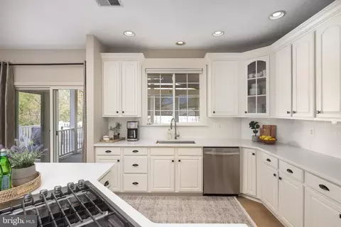 Kitchen - 7658 Bexhill Ct, Gainesville, VA 20155 photo 1 of 2