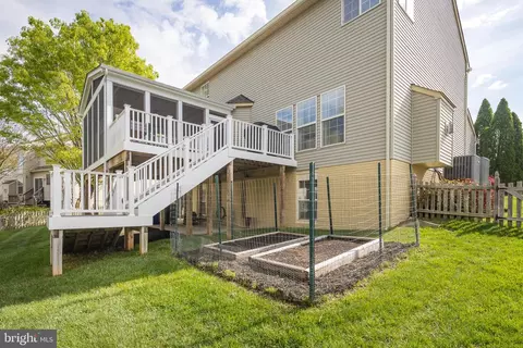 Exterior - 7658 Bexhill Ct, Gainesville, VA 20155 photo 14 of 15