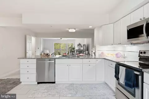 Kitchen - 17455 Kagera Dr, Dumfries, VA 22025 photo 2 of 3