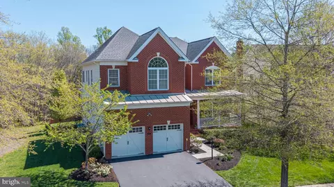 5800 Waterloo Bridge Cir, Haymarket, VA 20169